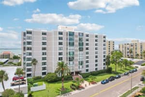 851 Bayway Blvd #104, CLEARWATER BEACH