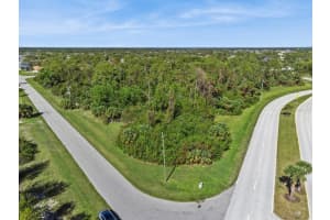 102 Antilla Dr, ROTONDA WEST