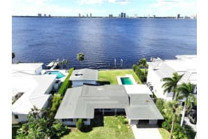 560 Riviera Dr, TAMPA