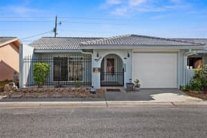 10449 Larchmont Pl N, PINELLAS PARK