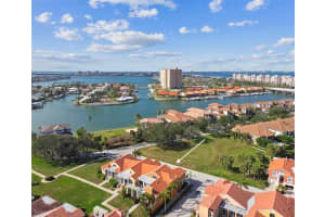 21 Crescent Pl S, ST PETERSBURG