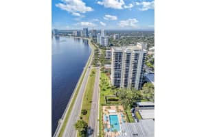 2413 Bayshore Blvd #404, TAMPA