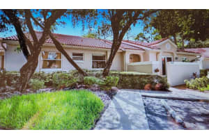 562 Andorra Cir Ne #562, ST PETERSBURG