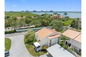 8702 Cove Ct, TAMPA