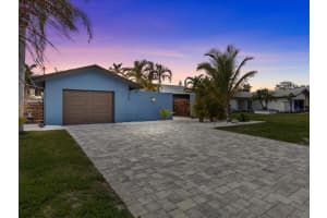 114 12th St, BELLEAIR BEACH