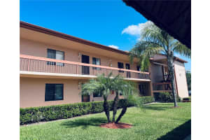 106 Lakeside Ct, OLDSMAR