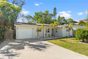 9016 Bay St Ne, ST PETERSBURG