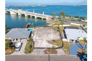 8043 Causeway Blvd S, ST PETERSBURG