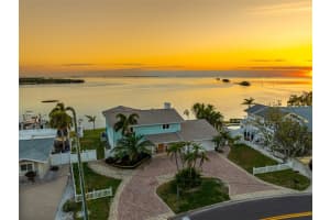 200 Driftwood Dr W, PALM HARBOR