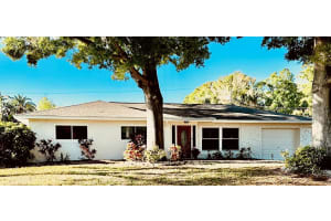 2114 Indian Ave N, BELLEAIR BLUFFS