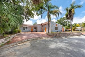 157 7th Ave Sw, LARGO