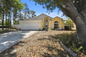 133 Grovepark Dr, DAVENPORT