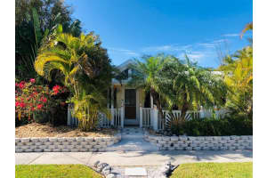701 Broadway St, LONGBOAT KEY