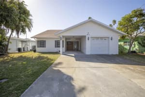 811 Bay Point Dr, MADEIRA BEACH