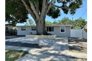 8996 Southern Comfort Dr, LARGO