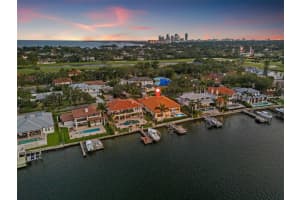 301 Bayview Dr Ne, ST PETERSBURG