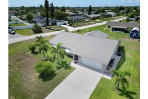 1207 Se 27th Ter, CAPE CORAL