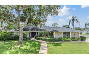 475 Holly Hill Rd, OLDSMAR