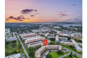 5725 80th St N #210, ST PETERSBURG