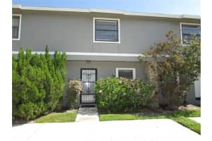 10049 Lake Oak Cir, TAMPA
