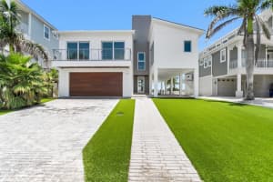 905 Bay Point Dr, MADEIRA BEACH