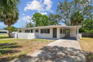 695 Sunset Dr, TARPON SPRINGS