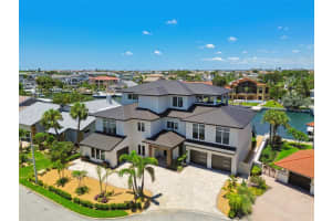 105 9th St E, TIERRA VERDE