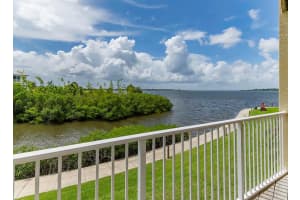 128 Brent Cir, OLDSMAR