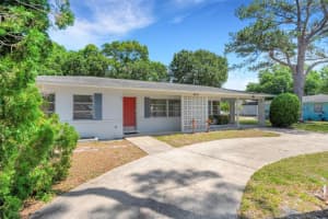 303 Shore Dr W, OLDSMAR