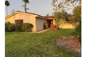 557 Crystal Dr, MADEIRA BEACH