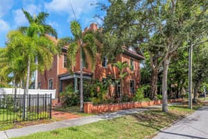 950 12th St N, ST PETERSBURG