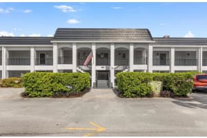 8651 10th St N #210, ST PETERSBURG