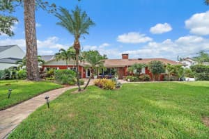 252 S Garden Cir, BELLEAIR