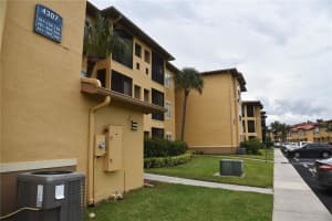 4305 Bayside Village Dr #104, TAMPA
