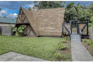 9607 N Connechusett Rd, TAMPA
