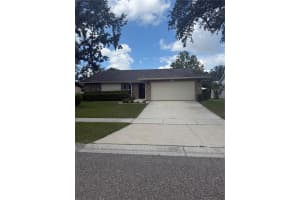 210 Foxwood Dr, BRANDON