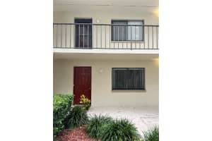 3300 Fox Chase Cir N #213, PALM HARBOR