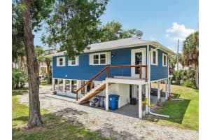 10581 Pine Island Dr, WEEKI WACHEE