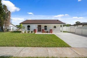 8405 Woodlake Dr, TAMPA