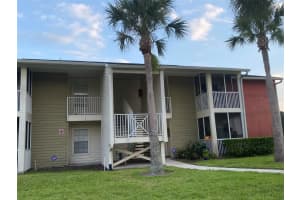 221 Lake Brook Cir #203, BRANDON