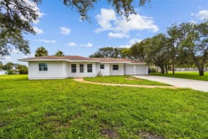100 1st St, BELLEAIR BEACH