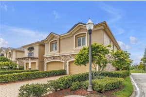 648 Saxony Blvd, ST PETERSBURG
