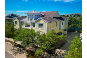 340 Sapphire Lake Dr #101, BRADENTON