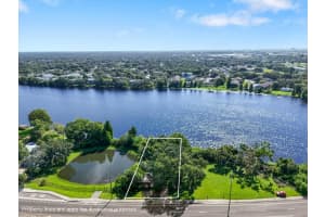 6915 N 40th St, TAMPA