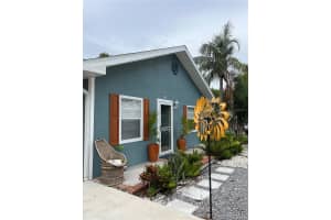 605 E Spruce St, TARPON SPRINGS