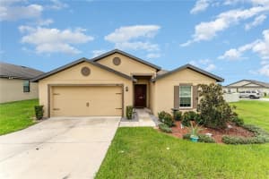 1372 Swan Lake Cir, DUNDEE