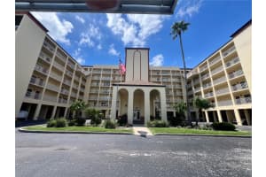 9000 Commodore Dr #402, SEMINOLE