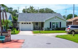 864 Franklin Cir, PALM HARBOR