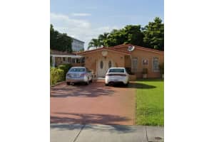 827 W 74th St, HIALEAH