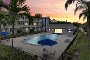 350 79th Ave N #204, ST PETERSBURG